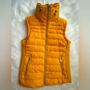 Special One International Vest color Mustard Size Medium✨